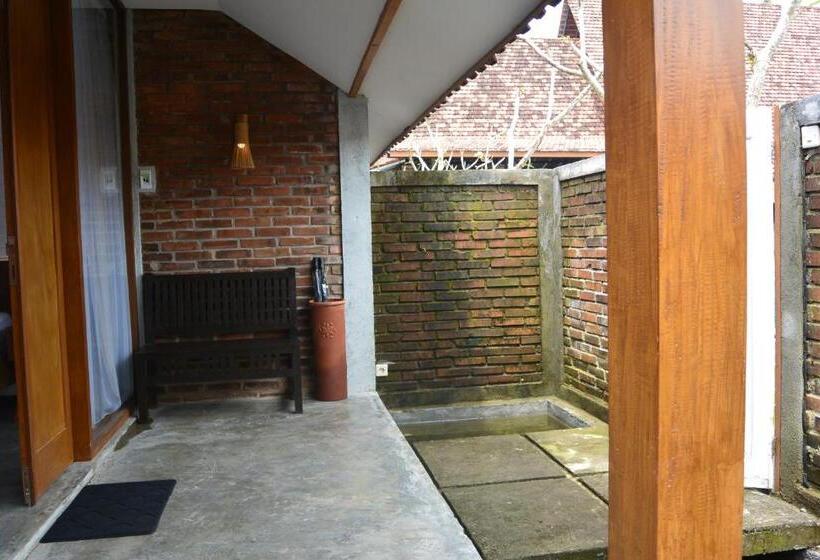 اتاق استاندارد با چشم‌انداز استخر, Shankara Borobudur