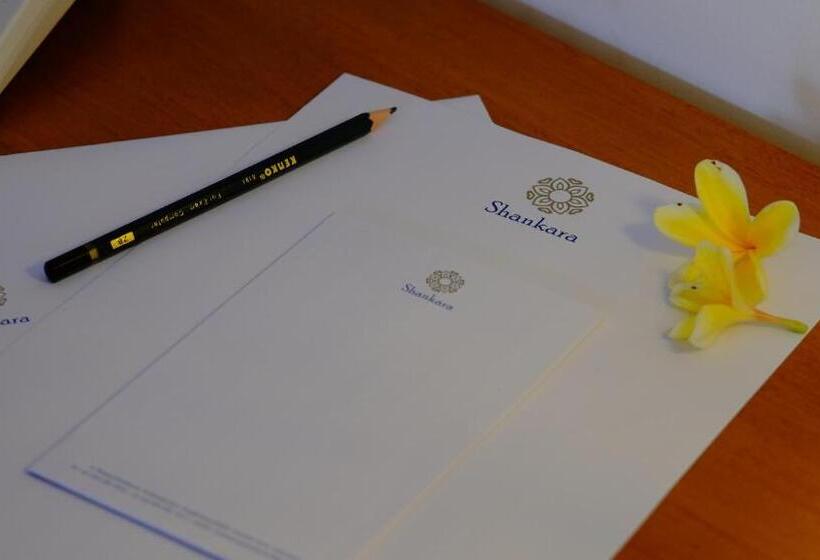 اتاق استاندارد سه تخته با چشم‌انداز استخر, Shankara Borobudur