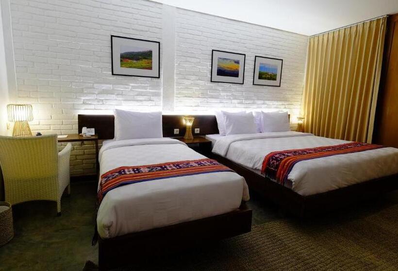 اتاق استاندارد سه تخته با چشم‌انداز استخر, Shankara Borobudur