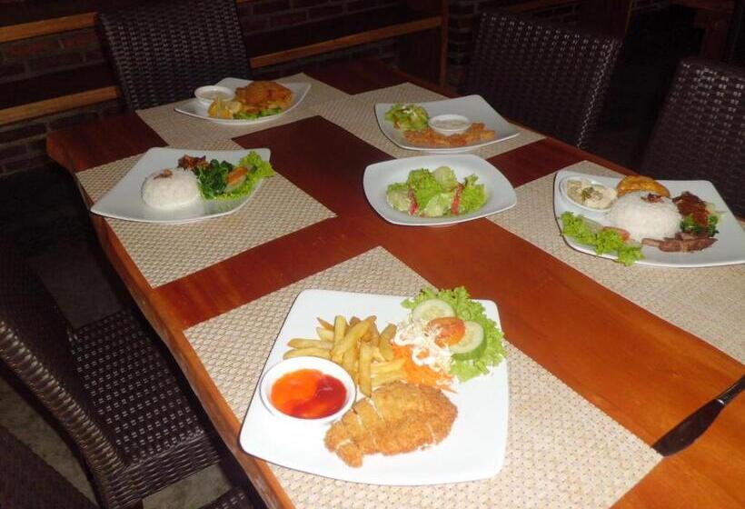 اتاق استاندارد سه تخته با چشم‌انداز استخر, Shankara Borobudur