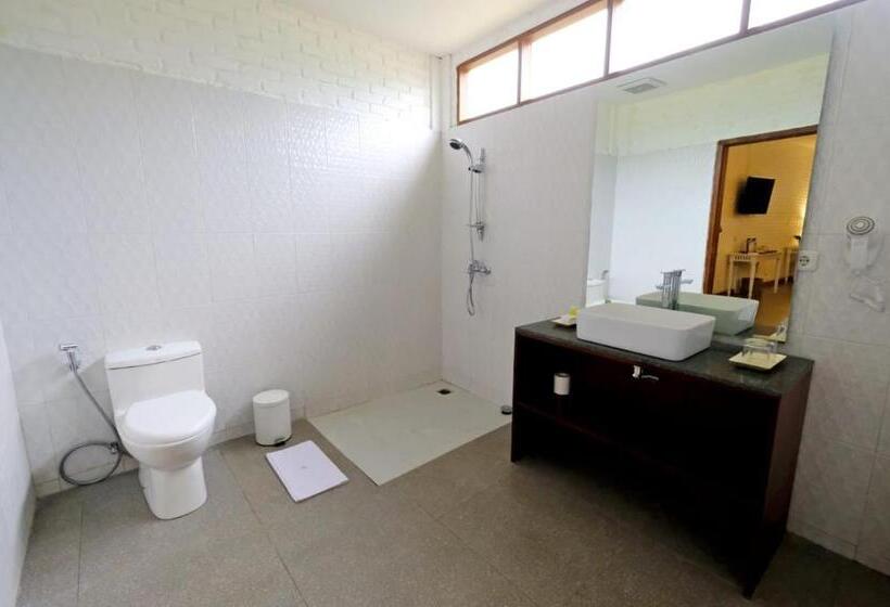 اتاق خانوادگی با چشم‌انداز باغ, Shankara Borobudur