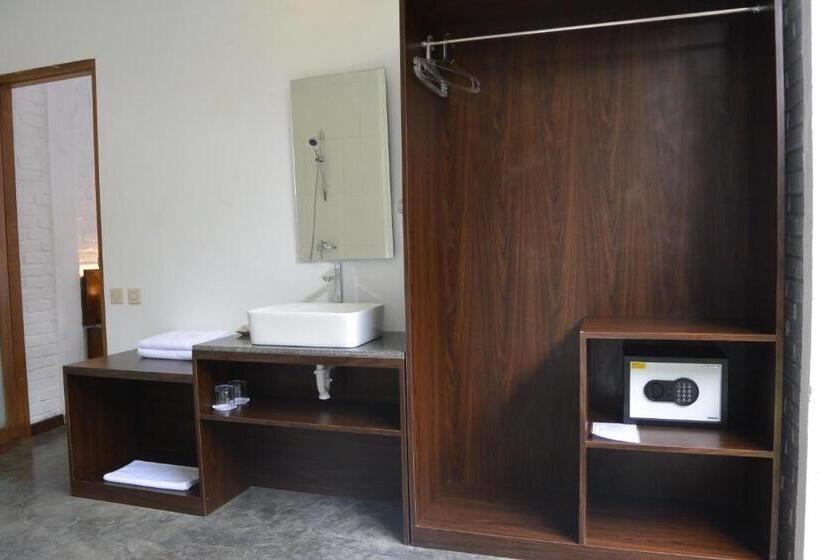 اتاق استاندارد با چشم‌انداز استخر, Shankara Borobudur