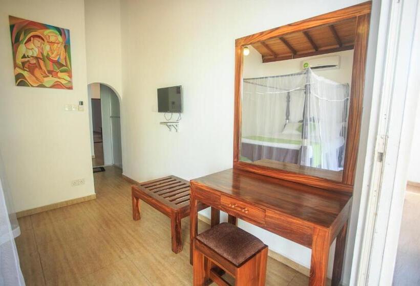 Villa 3 Camere da Letto, Tharanga Surfing Villa