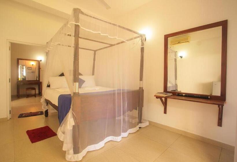 Camera Quadrupla Standard Vista Giardino, Tharanga Surfing Villa