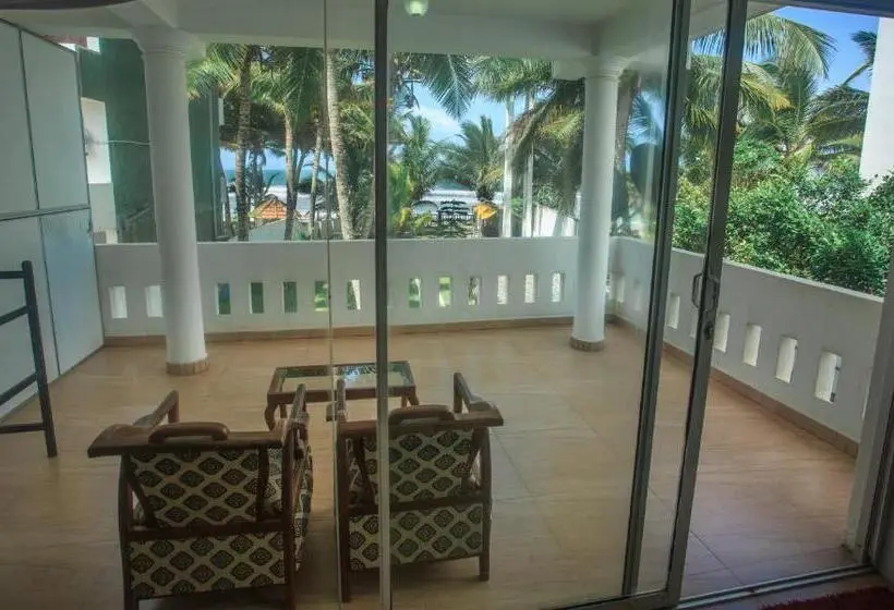 景色の見えるスタンダード４人部屋, Tharanga Surfing Villa