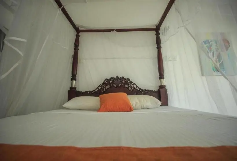 景色の見えるスタンダード４人部屋, Tharanga Surfing Villa