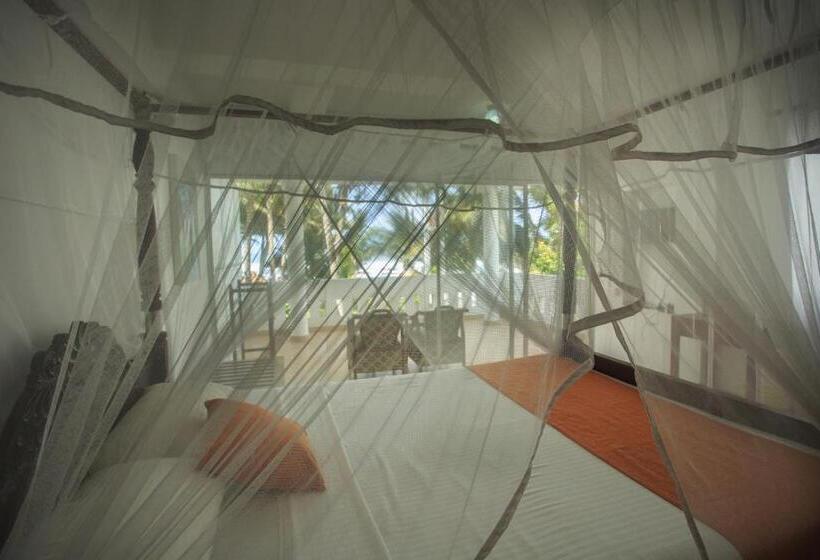 Camera Quadrupla Standard Vista Mare, Tharanga Surfing Villa