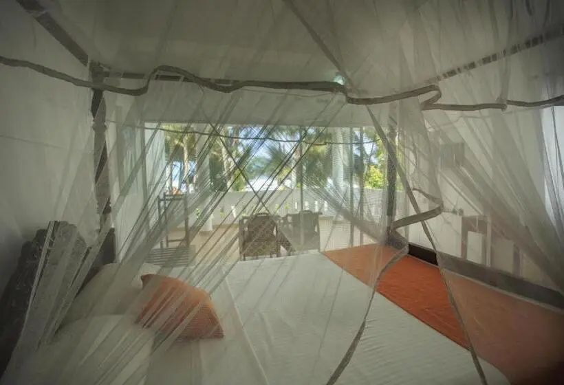 景色の見えるスタンダード４人部屋, Tharanga Surfing Villa
