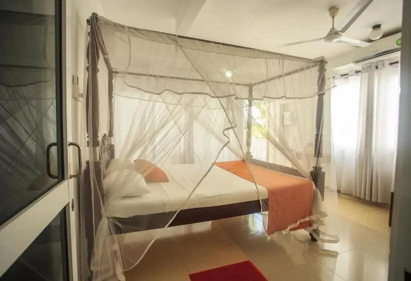 景色の見えるスタンダード４人部屋, Tharanga Surfing Villa