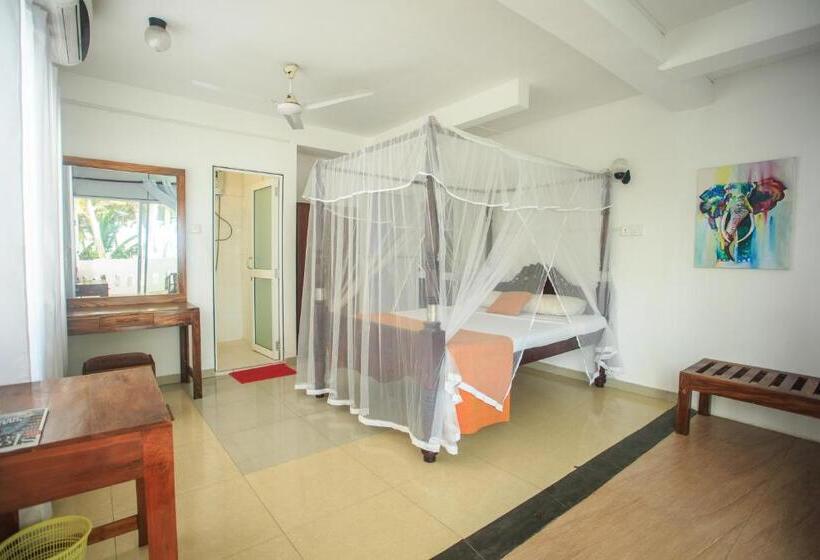 Camera Quadrupla Standard Vista Mare, Tharanga Surfing Villa