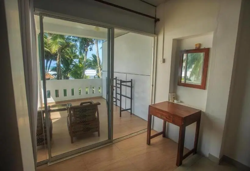 オーシャンビュースタンダードルームバルコニー付き, Tharanga Surfing Villa