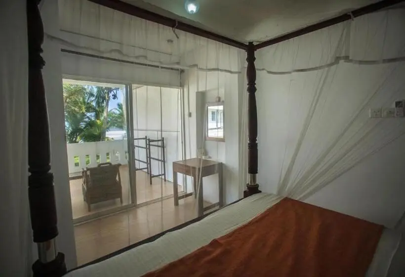 オーシャンビュースタンダードルームバルコニー付き, Tharanga Surfing Villa