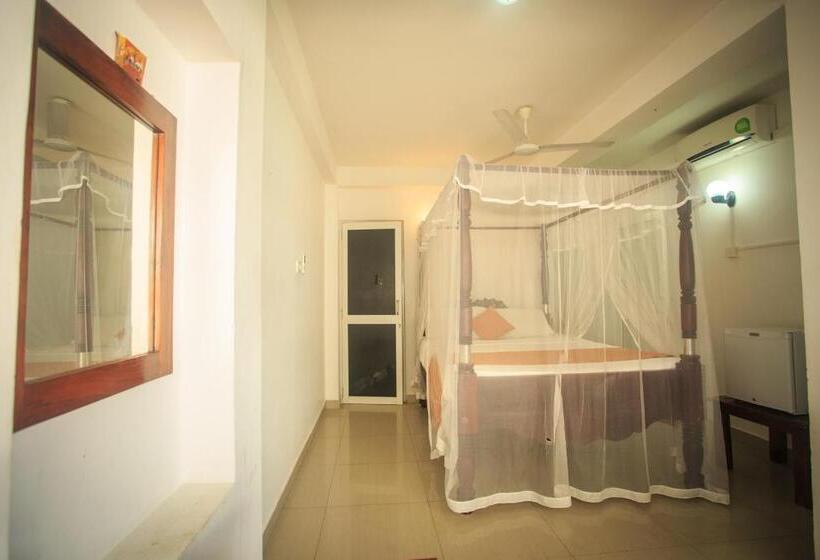 Camera Standard Vista Mare con Balcone, Tharanga Surfing Villa