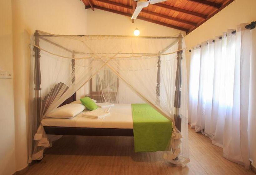 Villa 3 Camere da Letto, Tharanga Surfing Villa