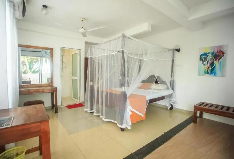 景色の見えるスタンダード４人部屋, Tharanga Surfing Villa
