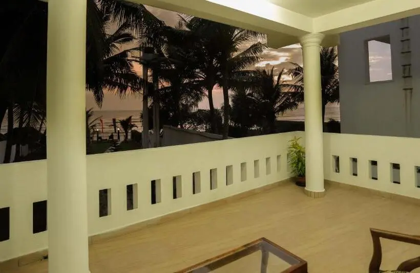 景色の見えるスタンダード４人部屋, Tharanga Surfing Villa
