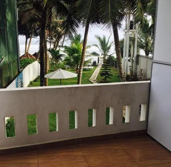 オーシャンビュースタンダードルームバルコニー付き, Tharanga Surfing Villa