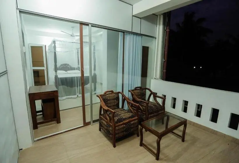 オーシャンビュースタンダードルームバルコニー付き, Tharanga Surfing Villa
