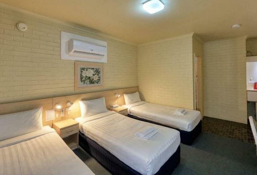 חדר סטנדרט לשלושה, Junee Motor Inn