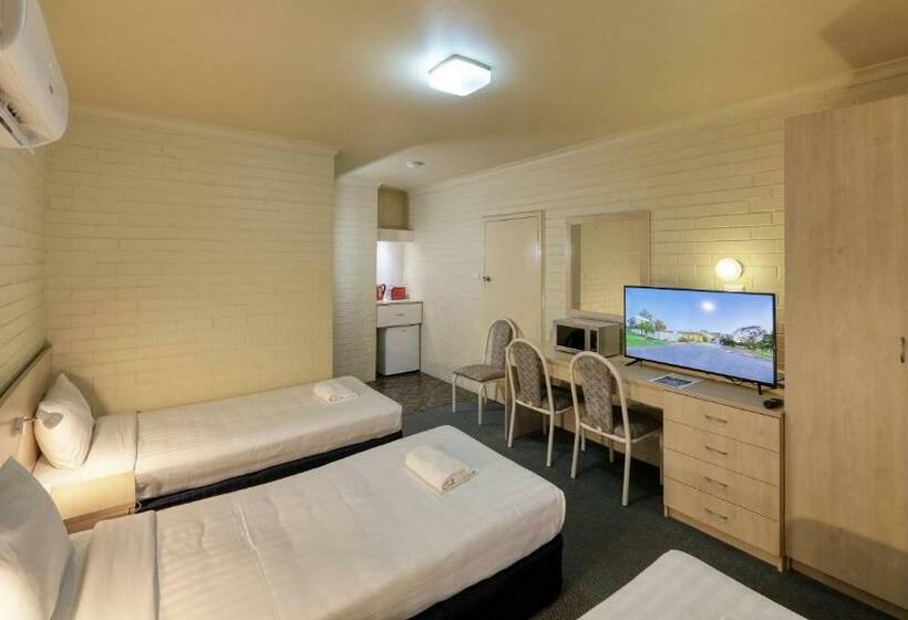 חדר סטנדרט לשלושה, Junee Motor Inn