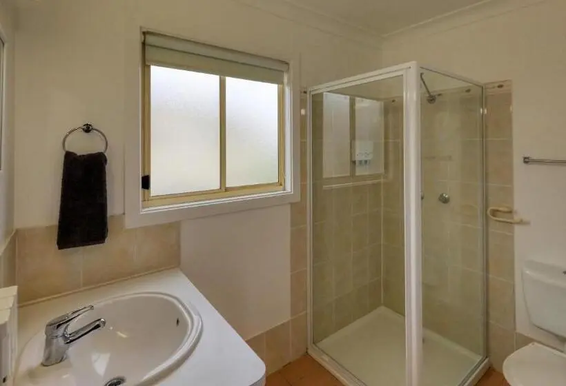 キャビン, Junee Motor Inn
