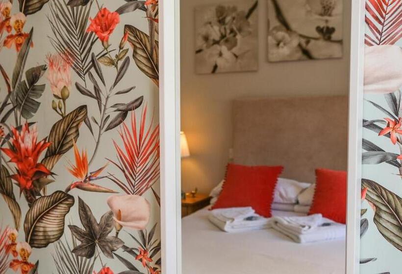 اتاق استاندارد با سرویس بهداشتی مشترک, Canbe Gardiner House