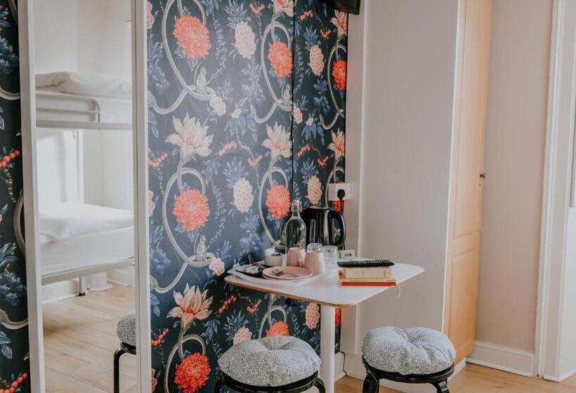 اتاق استاندارد با سرویس بهداشتی مشترک, Canbe Gardiner House