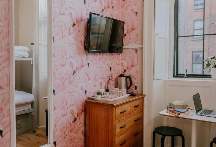 اتاق استاندارد با سرویس بهداشتی مشترک, Canbe Gardiner House