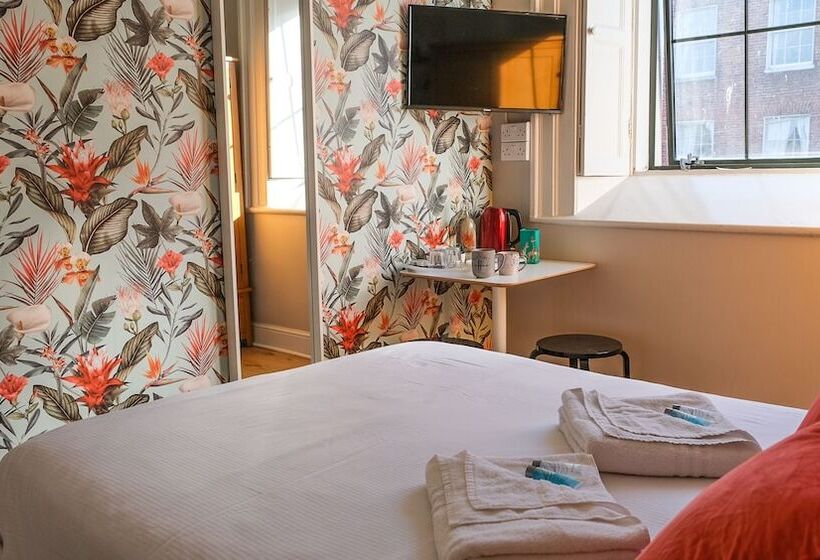 اتاق استاندارد با سرویس بهداشتی مشترک, Canbe Gardiner House