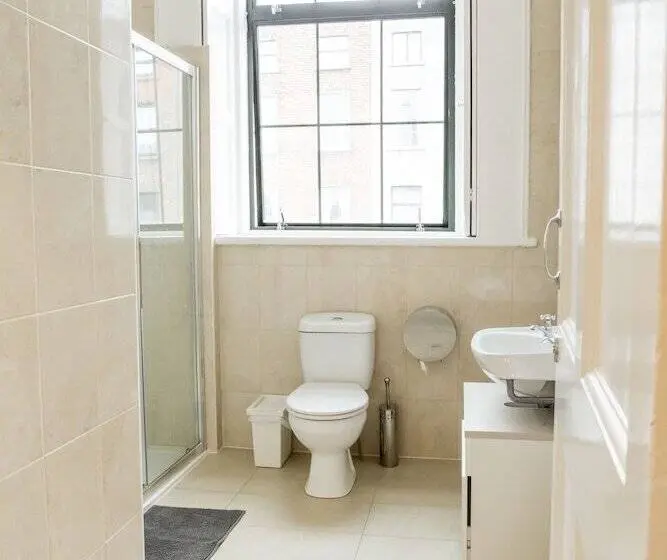 اتاق استاندارد با سرویس بهداشتی مشترک, Canbe Gardiner House