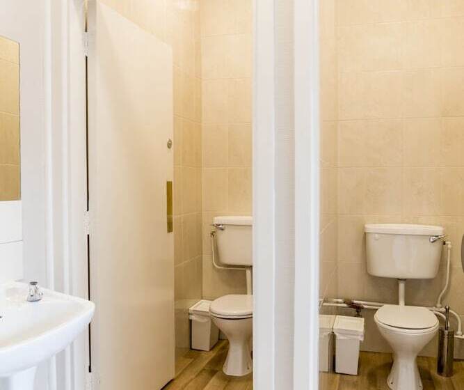 اتاق استاندارد با سرویس بهداشتی مشترک, Canbe Gardiner House