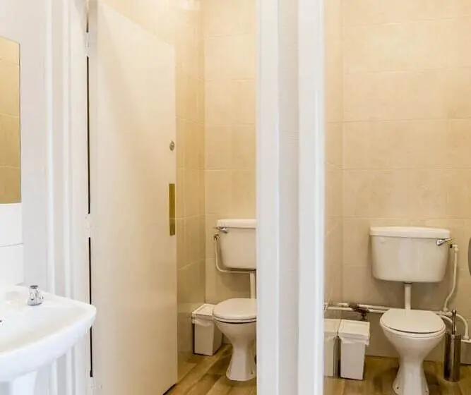 اتاق استاندارد با سرویس بهداشتی مشترک, Canbe Gardiner House