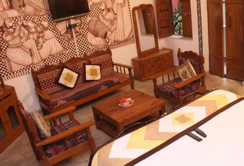 Superior Room King Size Bed, Madpackers Pushkar