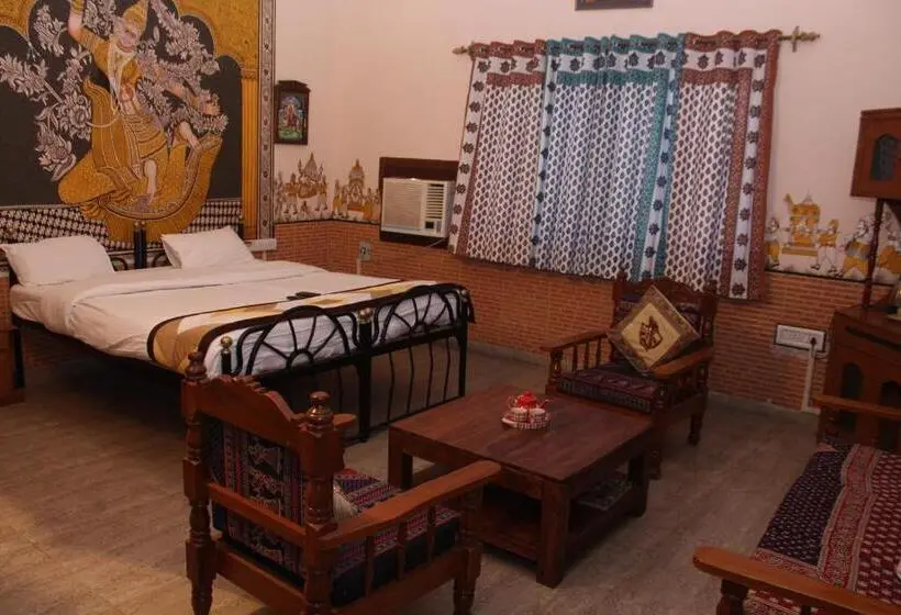 Superior Room King Size Bed, Madpackers Pushkar