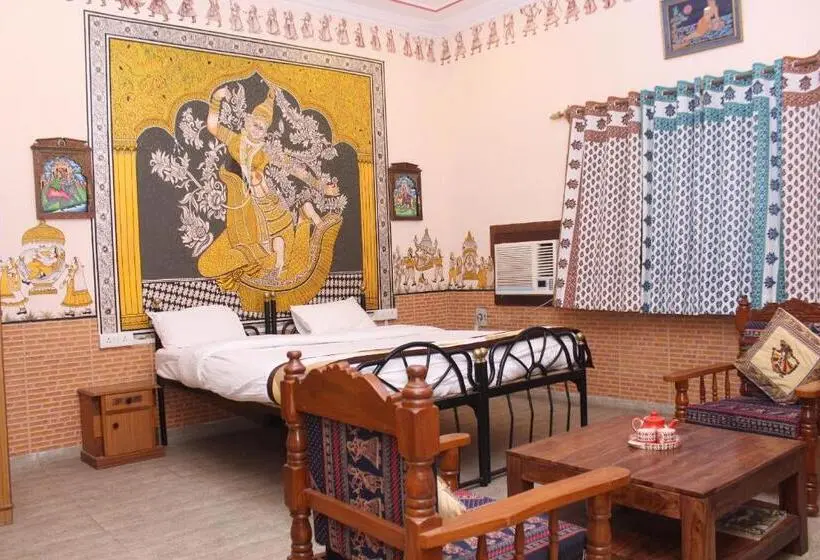 Superior Room King Size Bed, Madpackers Pushkar