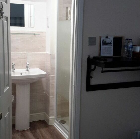 חדר סטנדרט, The School House