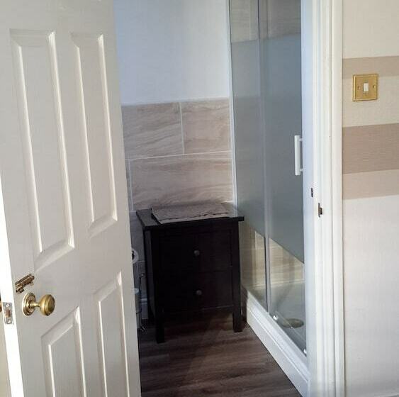 חדר סטנדרט, The School House