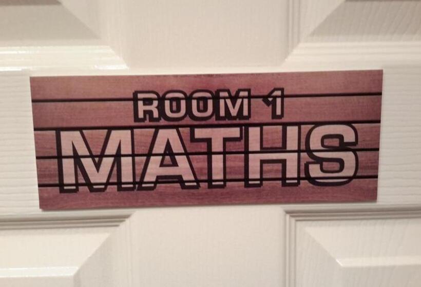 חדר סטנדרט, The School House