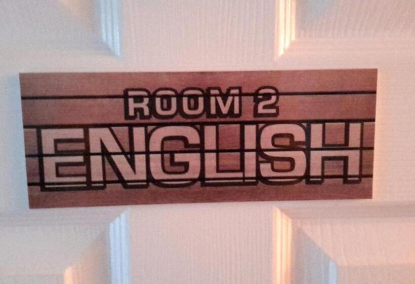 חדר סטנדרט, The School House