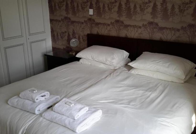 חדר משפחתי, The School House