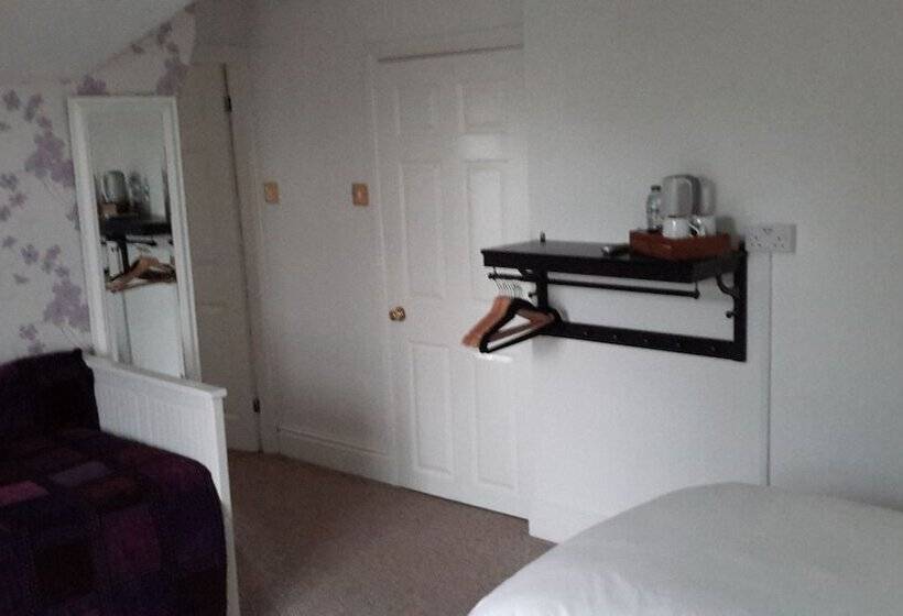 חדר משפחתי, The School House