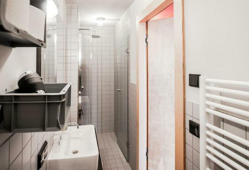 Номер Стандарт, Dock Inn Hostel Warnemunde
