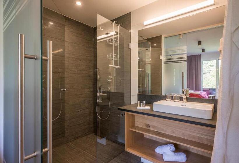 标准间带山景, Auszeit