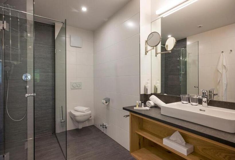 标准间带山景, Auszeit