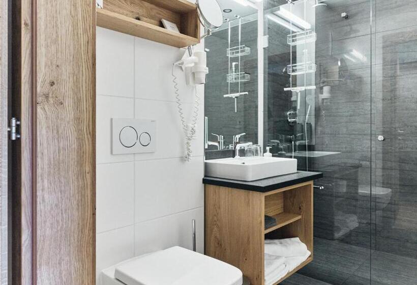 标准间带湖景, Auszeit