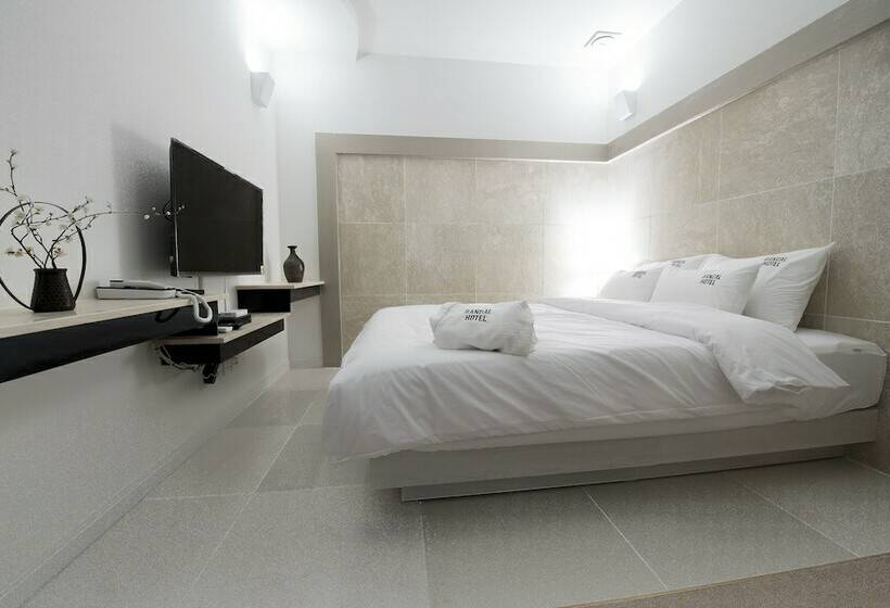 Standard Room, Bandal