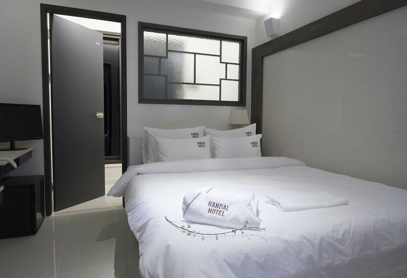 Standard Room, Bandal