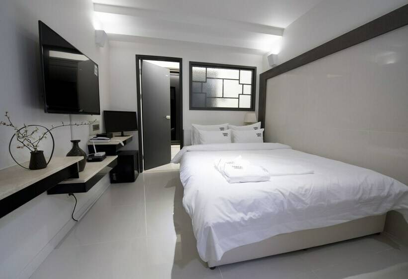 Standard Room, Bandal