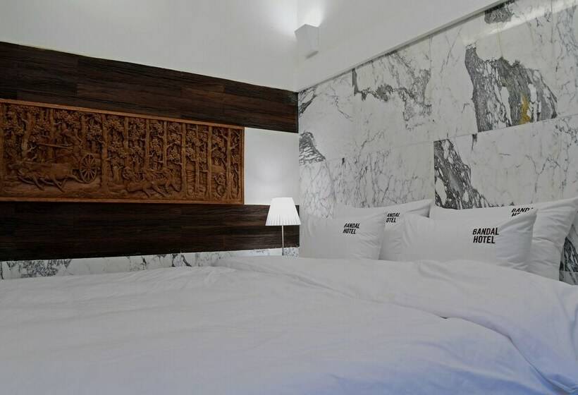 Standard Room, Bandal