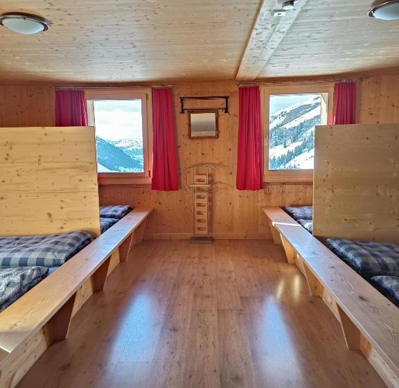 מיטה בחדר משותף, Berghaus Sulzfluh